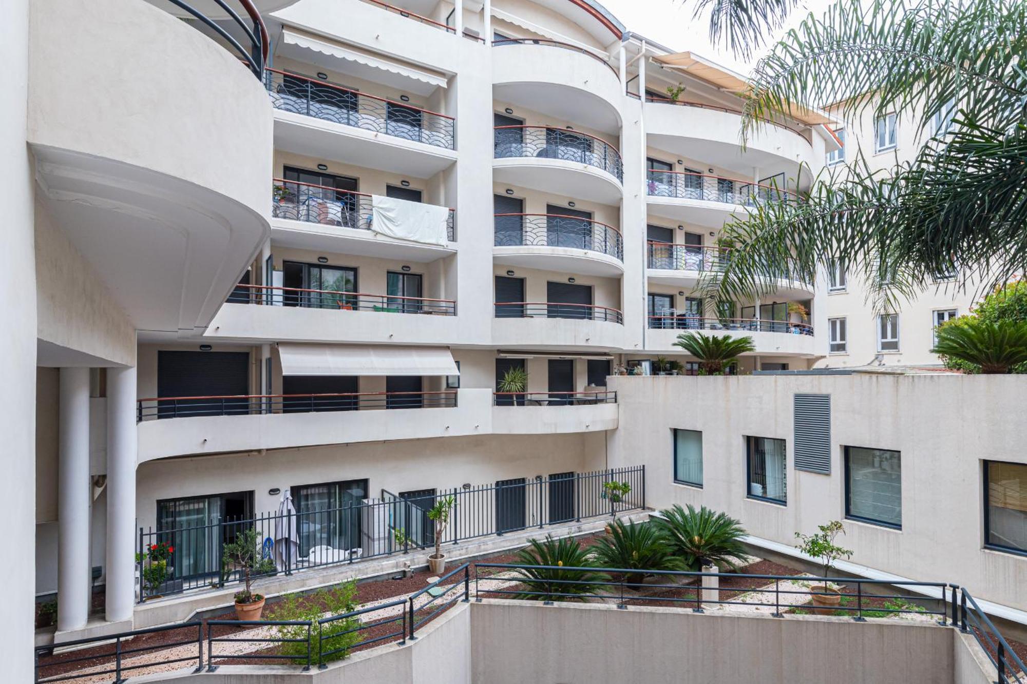 Nice 1 Bedroom Downtown Carre D'Or With Garage ภายนอก รูปภาพ