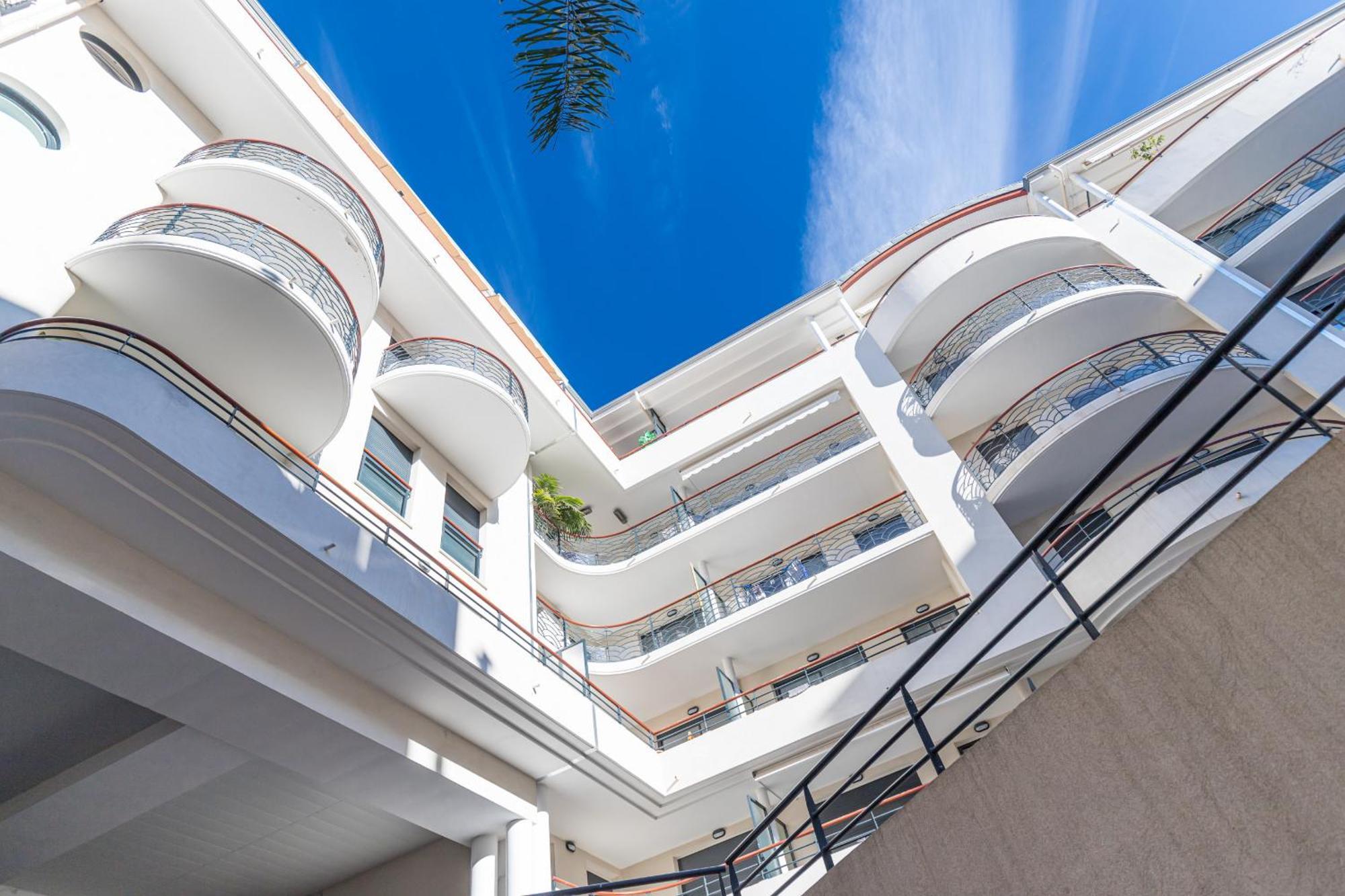 Nice 1 Bedroom Downtown Carre D'Or With Garage ภายนอก รูปภาพ
