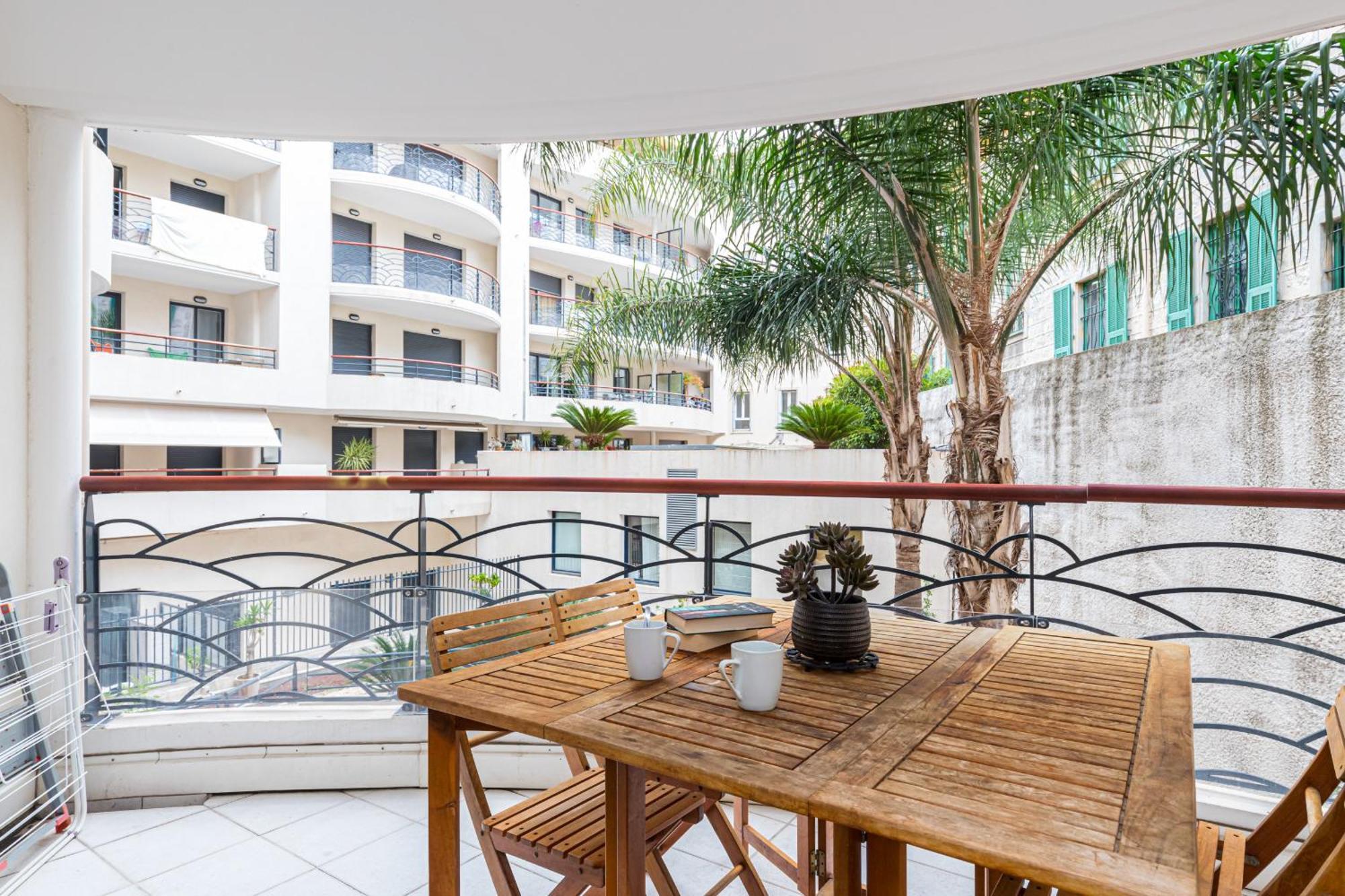 Nice 1 Bedroom Downtown Carre D'Or With Garage ภายนอก รูปภาพ