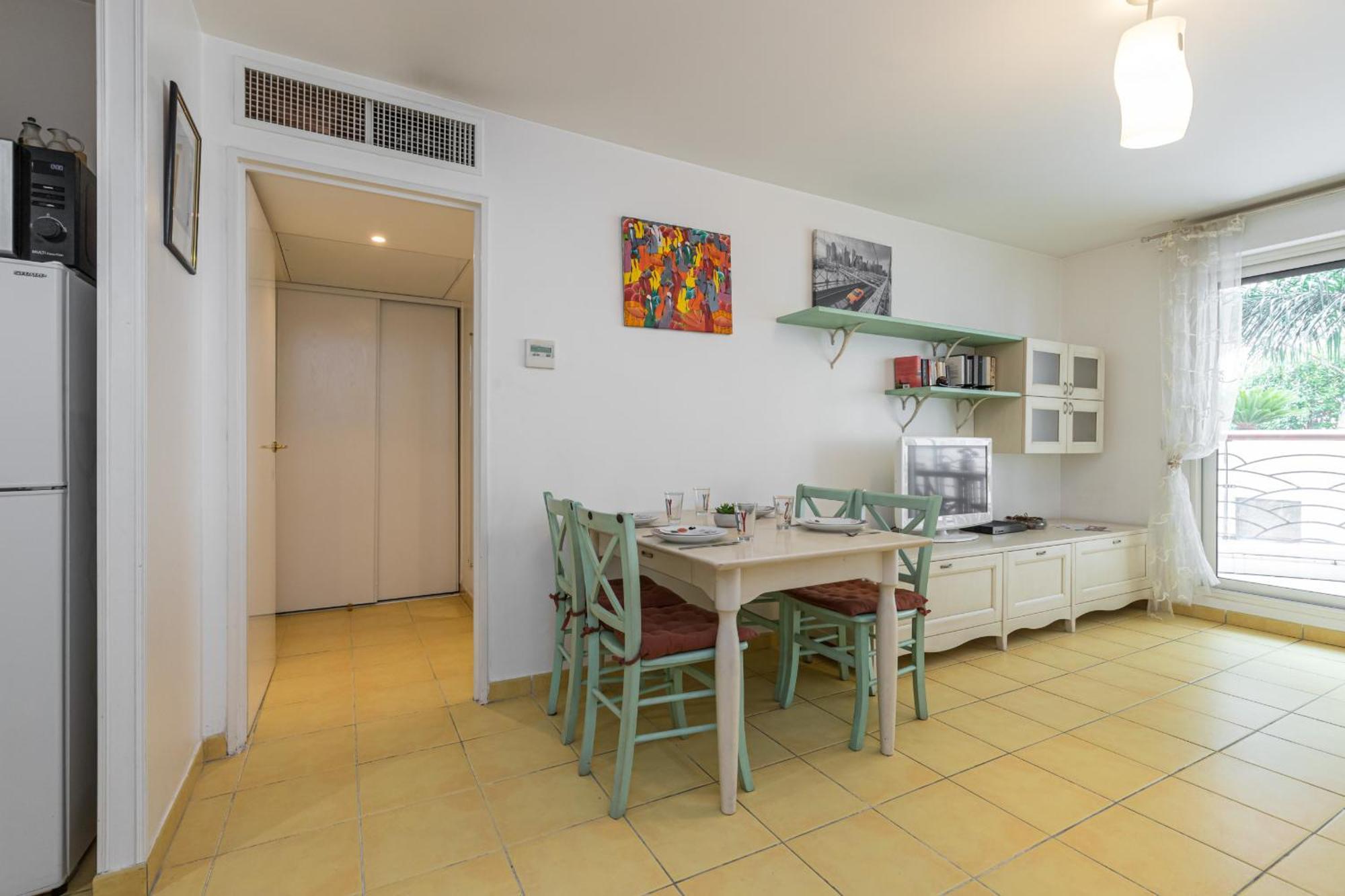 Nice 1 Bedroom Downtown Carre D'Or With Garage ภายนอก รูปภาพ